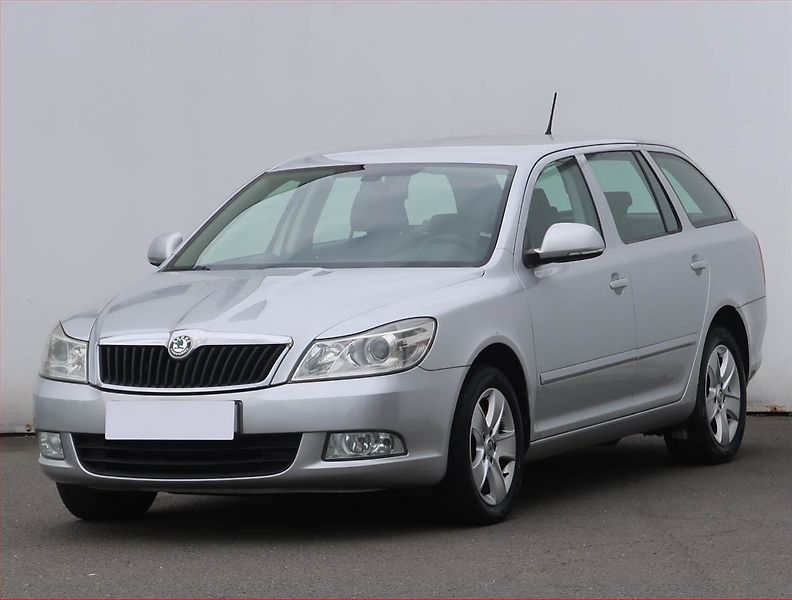 Škoda Octavia (2012) Elegance 2.0 TDI, Tempomat - fotka 2 z 19