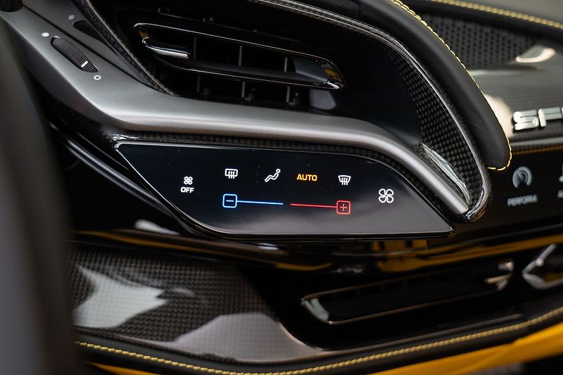 Ferrari SF90 Spider Tailor Made - fotka 13 z 27