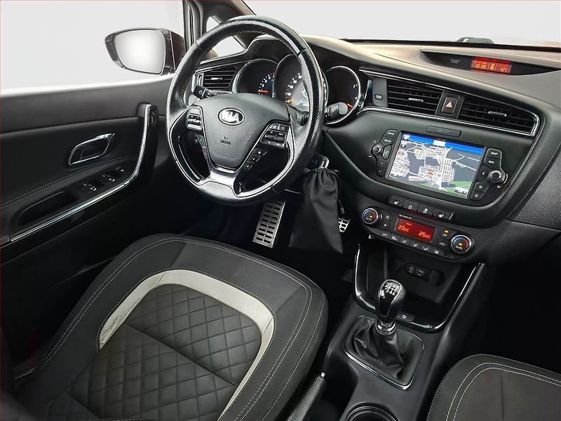 Kia Ceed (2016) 1.6 CRDi, Navi, Tempomat - fotka 7 z 19
