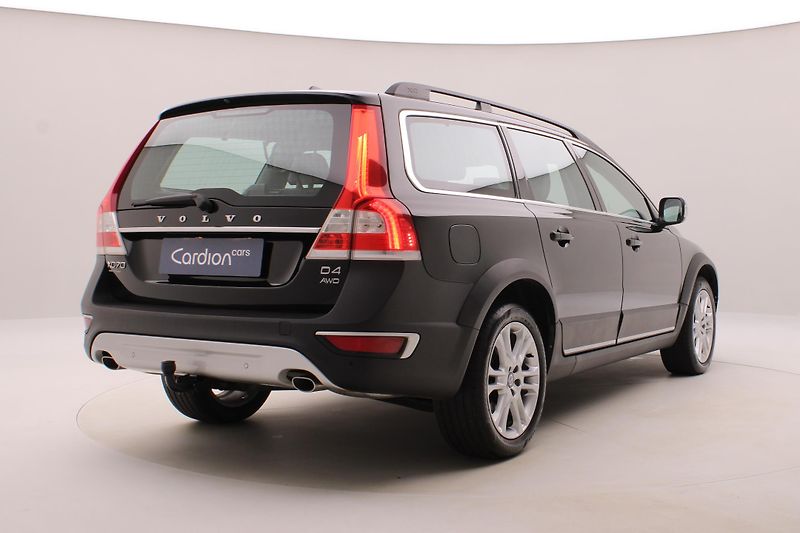 Volvo XC70 D4 AWD SUMMUM AUT CZ - fotka 12 z 39