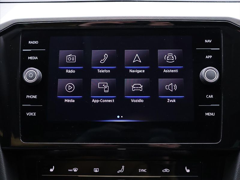 Volkswagen Passat 2,0 TDI 147kW DSG Matrix DPH - fotka 21 z 35