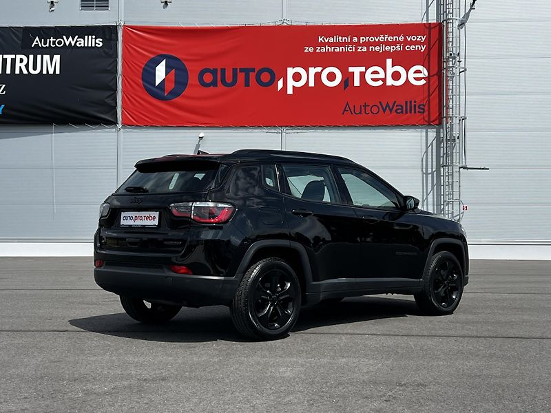 Jeep Compass 1.4 MultiAir 103kW Night Eagle - fotka 4 z 22