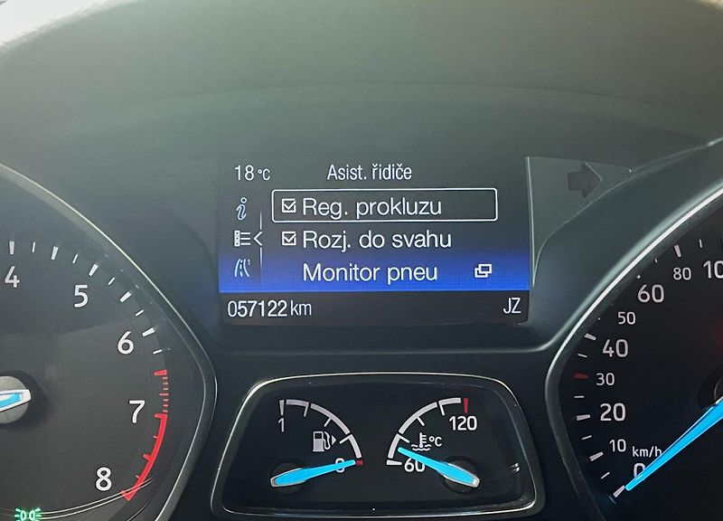 Ford Kuga Titanium 1,5Eoboost, ČR, 1.MAJ - fotka 22 z 27
