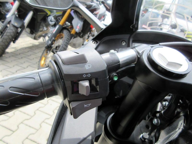 Aprilia (2026) RS 125 GP replica BEZZ - fotka 9 z 11