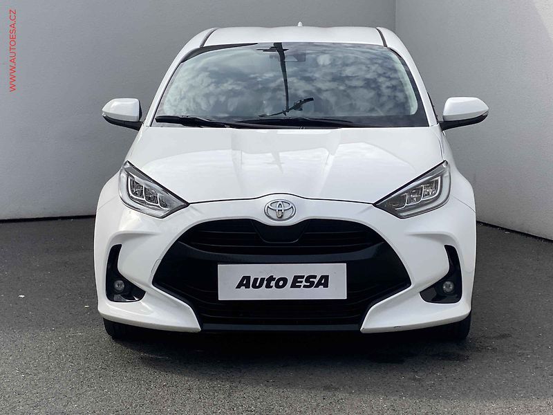 Toyota Yaris (2021) 1.5 VVT-i, ČR, Dynamic - fotka 2 z 15