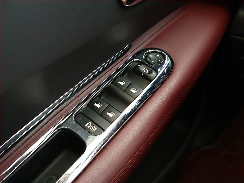 Peugeot 3008 (2012) Hybrid4, 4X4, Automat - fotka 16 z 18