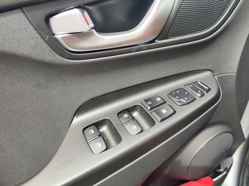 Hyundai Kona EV/150kW 64kWh Style AT - fotka 32 z 35