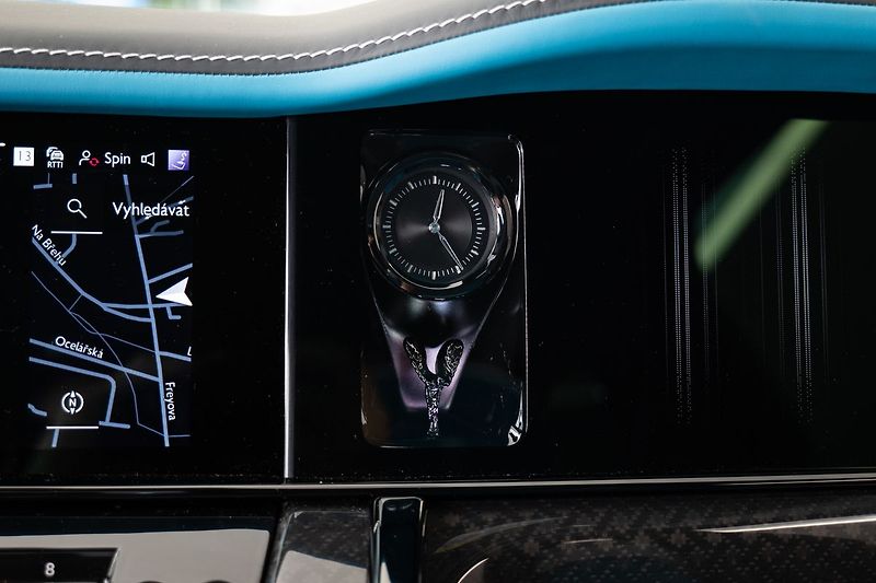 Rolls-Royce Cullinan Black Badge/Bespoke/Starling r - fotka 24 z 38