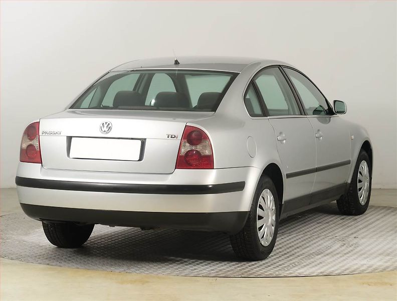 Volkswagen Passat (2005) 1.9 TDI, nová STK, Klima - fotka 5 z 16