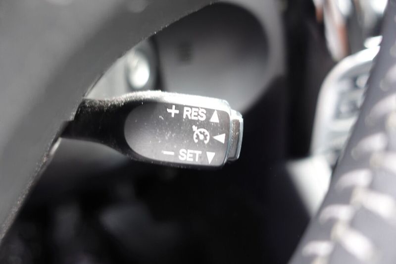 Toyota Auris 1.6VVTi 6M/T BO Active Trend - fotka 28 z 32