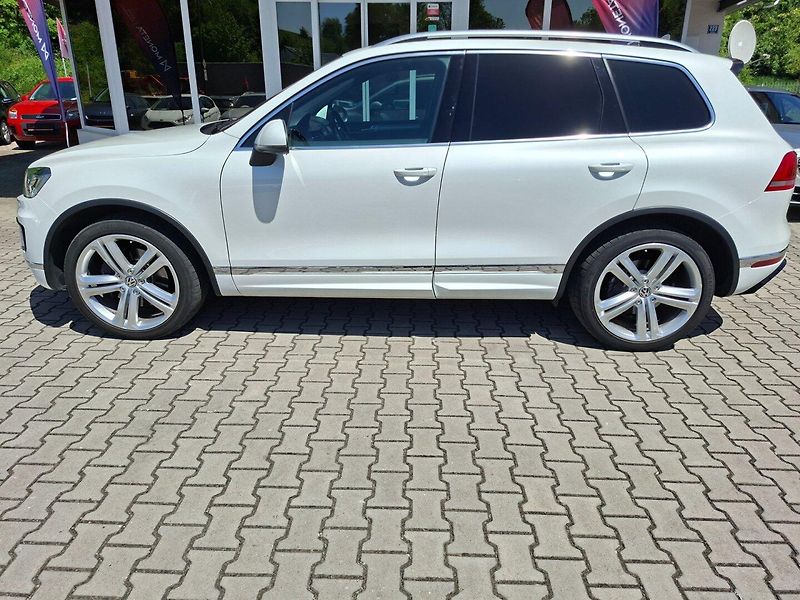 Volkswagen Touareg (2015) 4.2TDI 250kW R-LINE -ČR - fotka 4 z 49