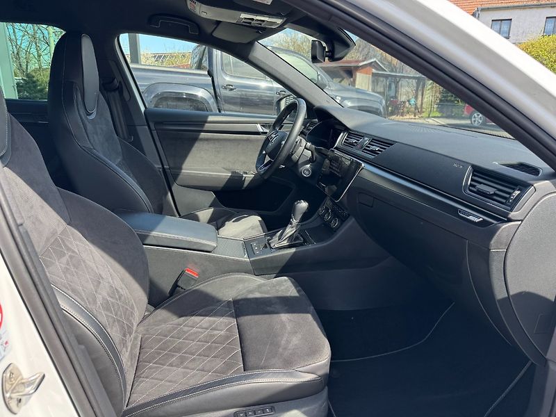 Škoda Superb (2023) Sportline 2.0 TDI 4x4 147kW - fotka 29 z 36
