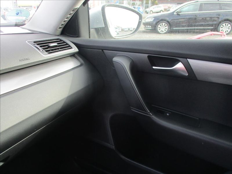 Volkswagen Passat 1,4 TSI,DSG,aut.klima,Navi, - fotka 28 z 47