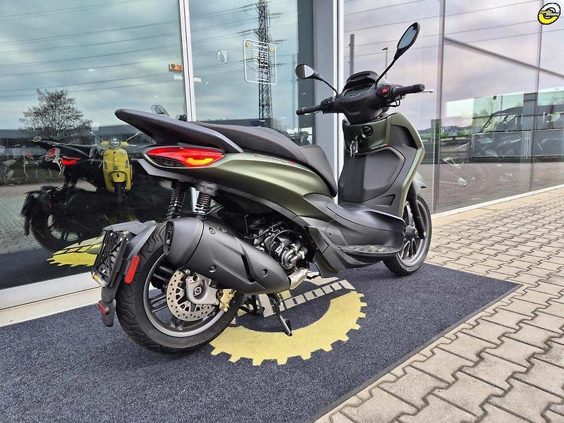 Piaggio Beverly 300 S (2024) VÝPRODEJ EURO5 - fotka 4 z 24