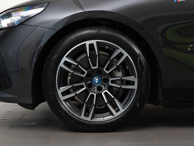 BMW i5 eDrive40 Sedan - fotka 4 z 6