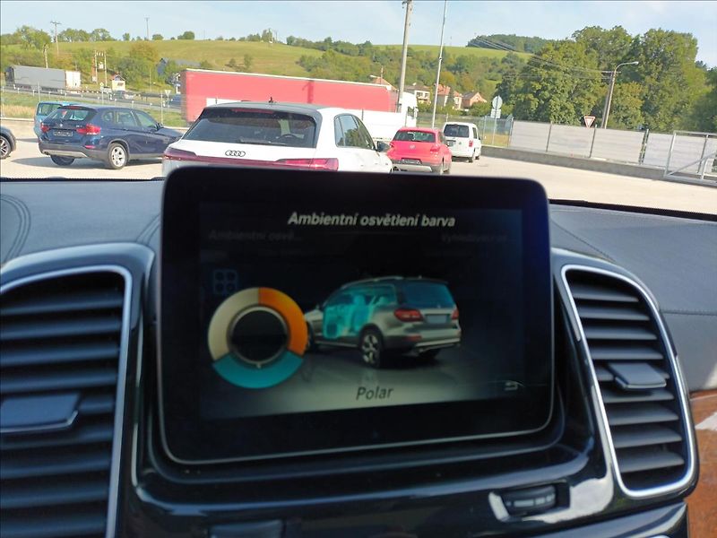 Mercedes-Benz GLS 3,0 350 d 4MATIC,DPH,TAŽNÉ - fotka 49 z 51