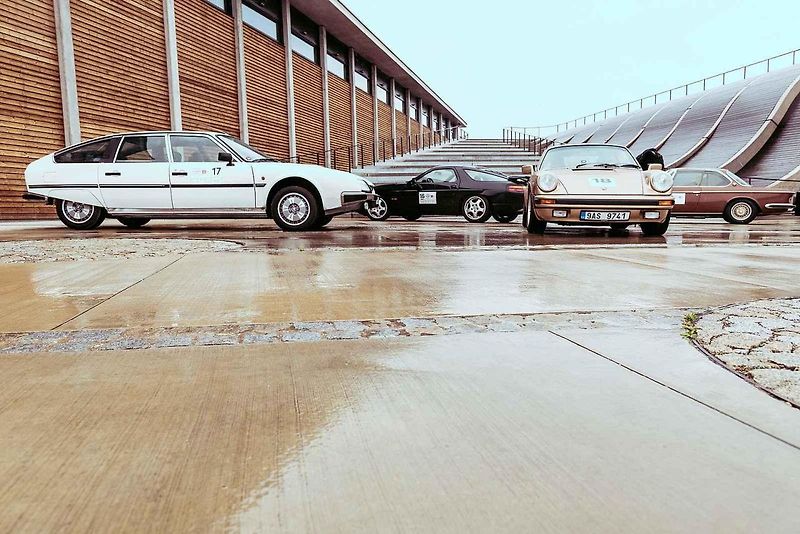Start první jízdy Oldtimer Expressu v Praze.