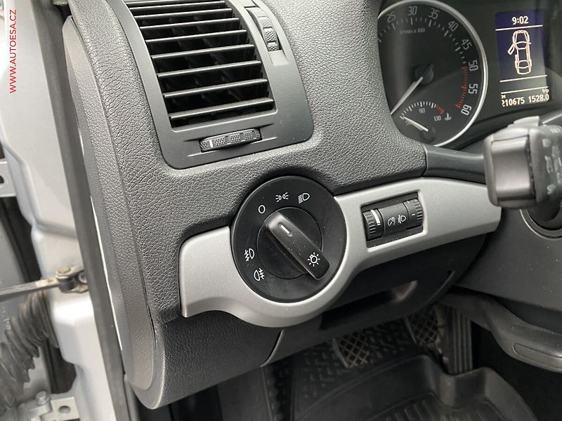 Škoda Octavia (2012) 1.6TDi, AC, temp - fotka 15 z 18