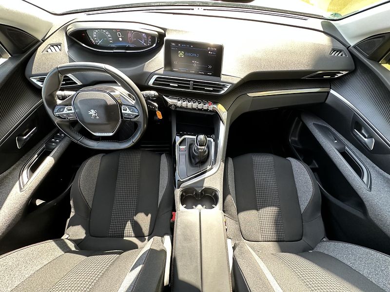 Peugeot 3008 (2018) 1.2/96kW *2.Maj *   - fotka 7 z 42