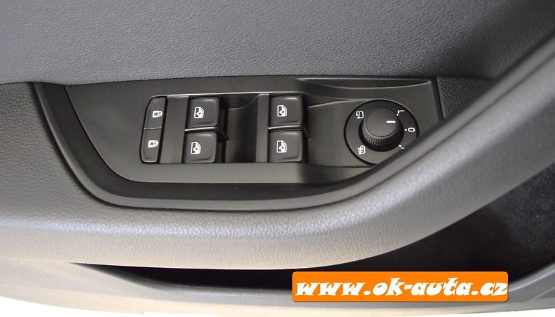 Škoda Superb 1.4 TSI iV DSG 160 kW PRAV.SER - fotka 39 z 63