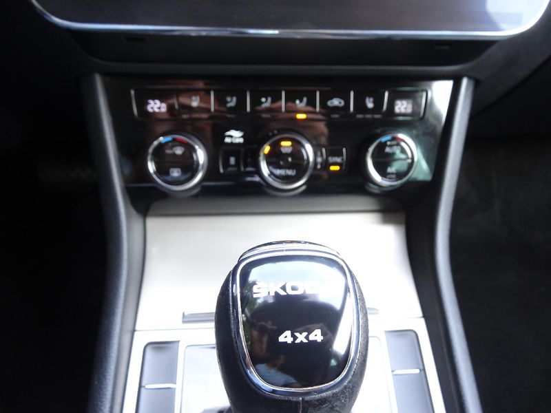 Škoda Superb Kom.2.0TDi L&K Taž.zař.4x4 DSG - fotka 55 z 62