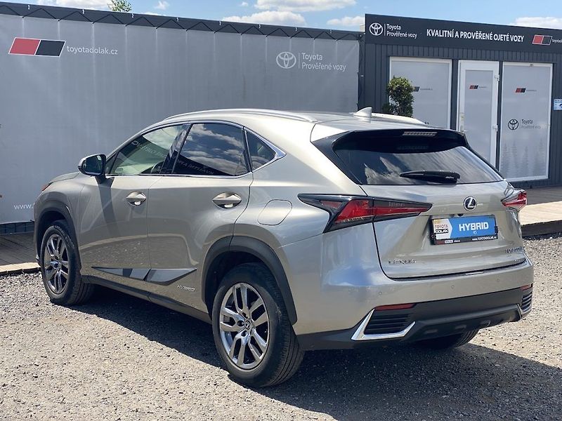 Lexus NX 300h 2.5HSD, ČR-2m, Limited, 4x4 - fotka 5 z 31