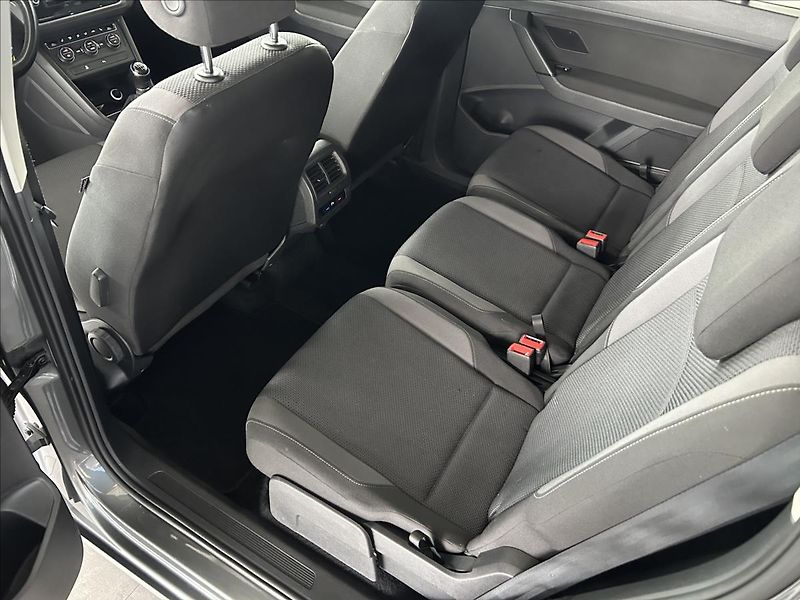Volkswagen Touran 1,2   TSI 81kW,2.MAJ,SERVISKA - fotka 20 z 22