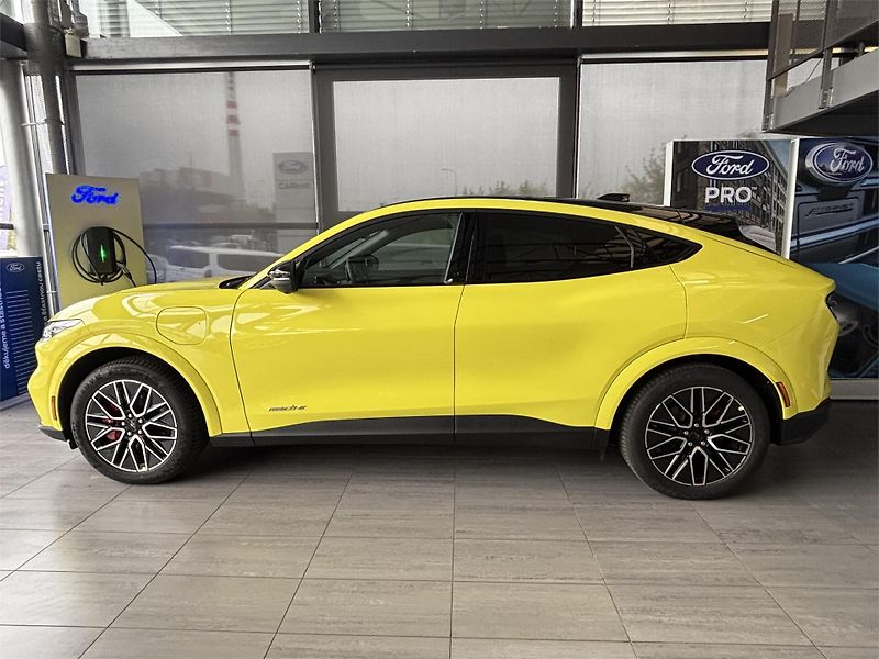 Ford Mustang Mach-E Premium, 5dveřová, 88 kWh PROD - fotka 3 z 9