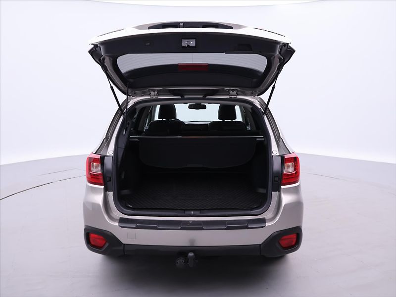 Subaru Outback 2,5 i 129kW Aut. AWD CZ Sport - fotka 9 z 36