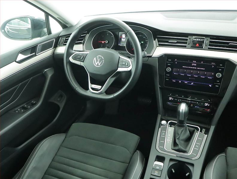 Volkswagen Passat (2021) Elegance 2.0 TDI - fotka 7 z 22
