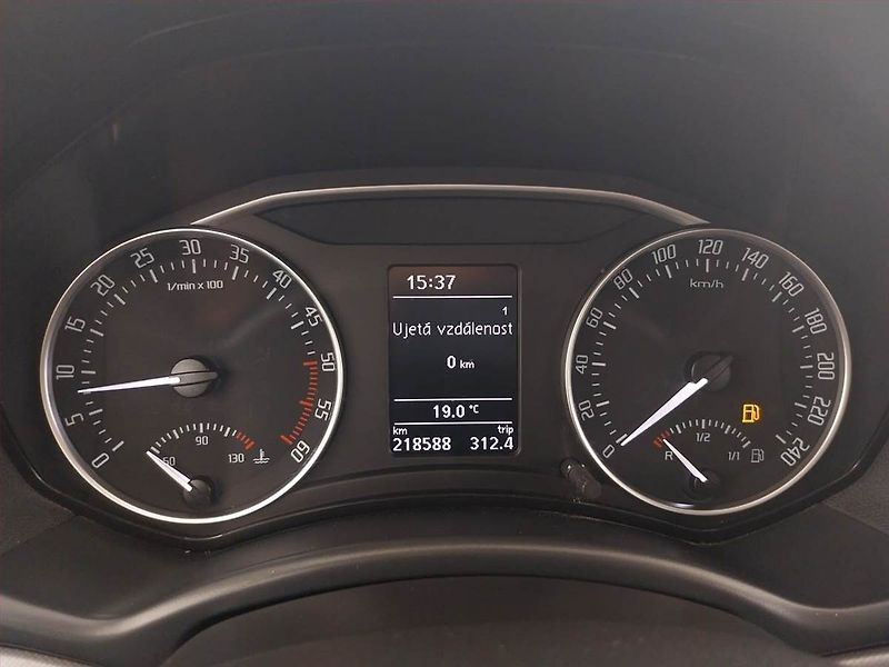Škoda Octavia (2011) Elegance 2.0 TDI, Tempomat - fotka 11 z 18