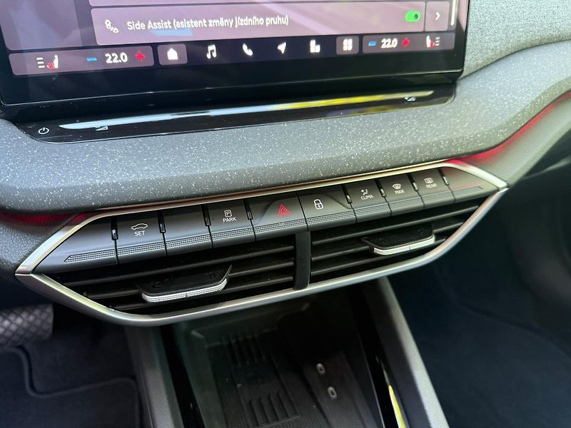 Škoda Octavia Top Selection 2.0 TDI 110kw DS - fotka 18 z 25