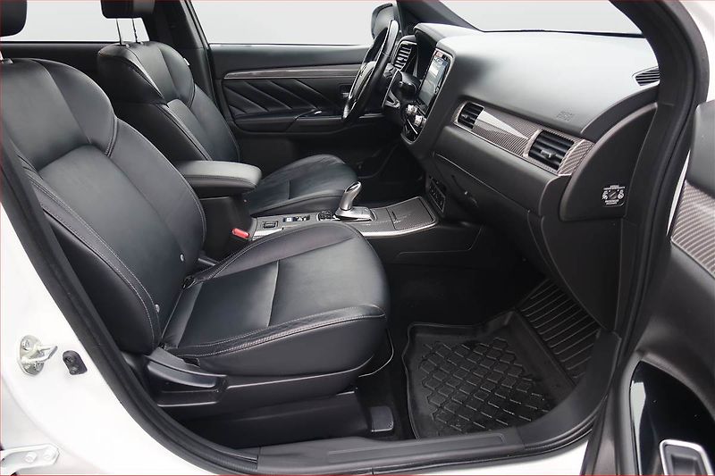 Mitsubishi Outlander (2021) Instyle 2.4 PHEV - fotka 9 z 25