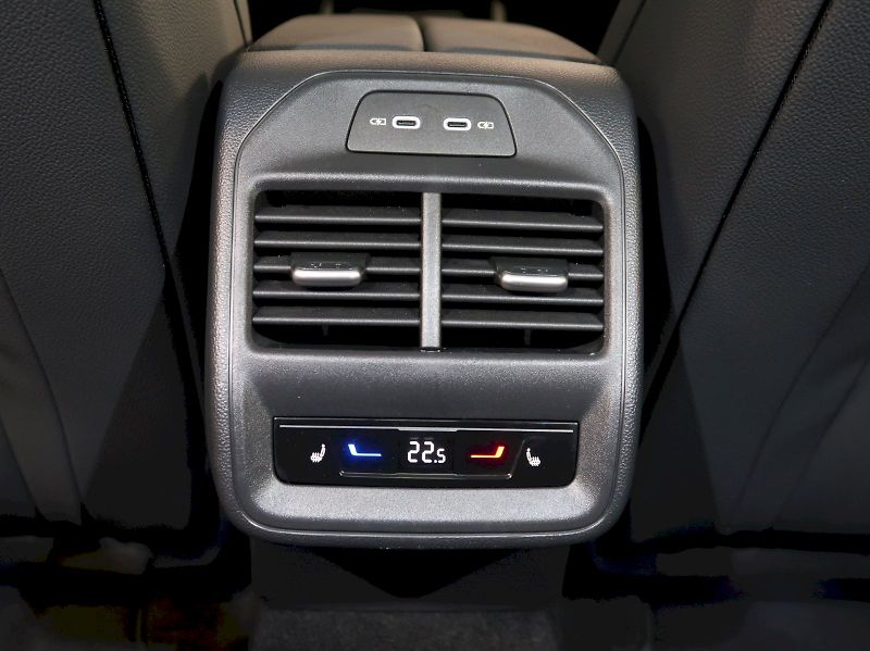 Škoda Superb (2025) LAURIN&KLEMENT 2.0TDI 142KW 4x - fotka 44 z 48