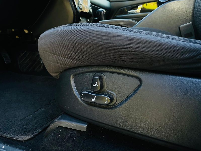 SsangYong Rexton 2.2TD 4x4 AUTOMAT TAŽNÉ VÝHŘEV - fotka 37 z 43