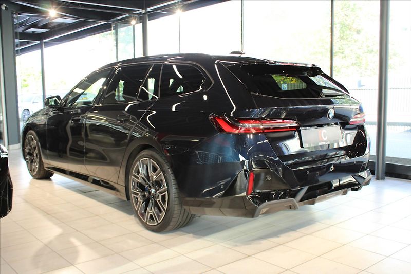 BMW Řada 5 520d xDrive M Sport Pro DAProf - fotka 4 z 35