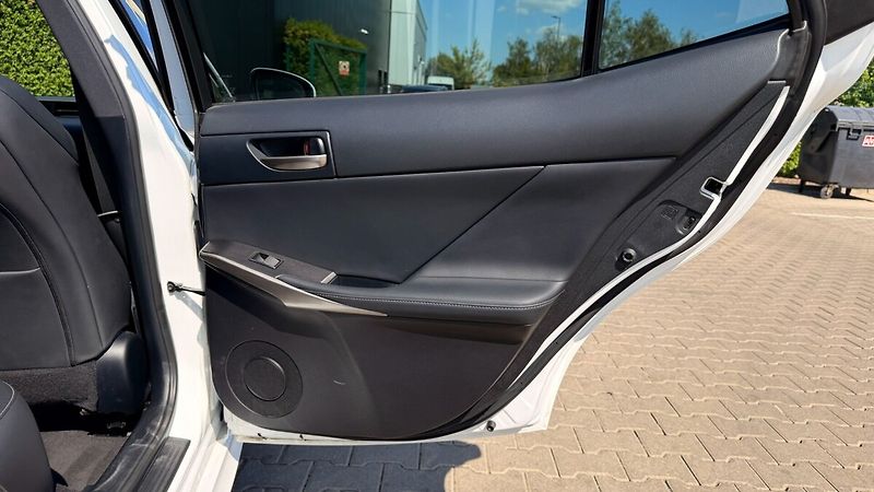 Lexus IS 300h 300H 2,5 F SPORT PLUS - fotka 24 z 26