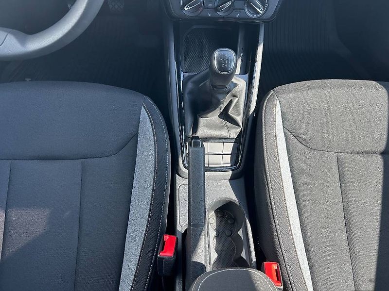 Škoda Kamiq Selection 6MP 1,0TSI - fotka 9 z 23