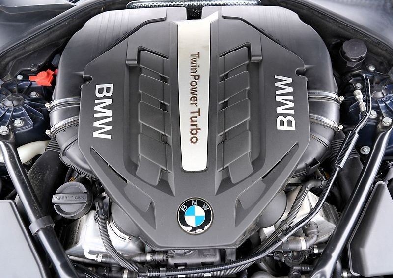 BMW Řada 6 650i xDrive Gran Coupé/Mpaket - fotka 10 z 48