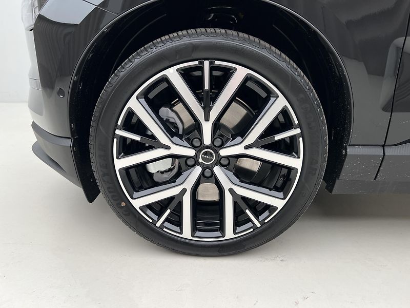 Volvo EX30 (2026) P8 AWD electric ULTRA BLACK  - fotka 15 z 49