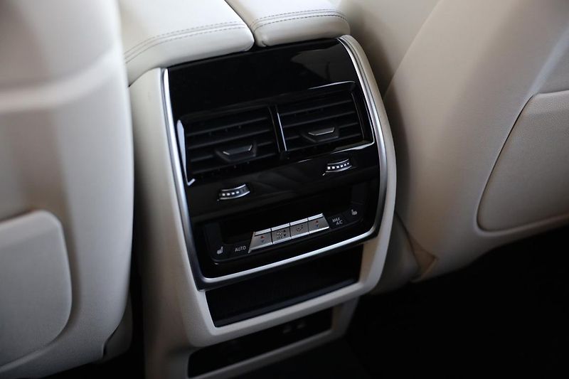 BMW X7 M60i xDrive - fotka 16 z 18