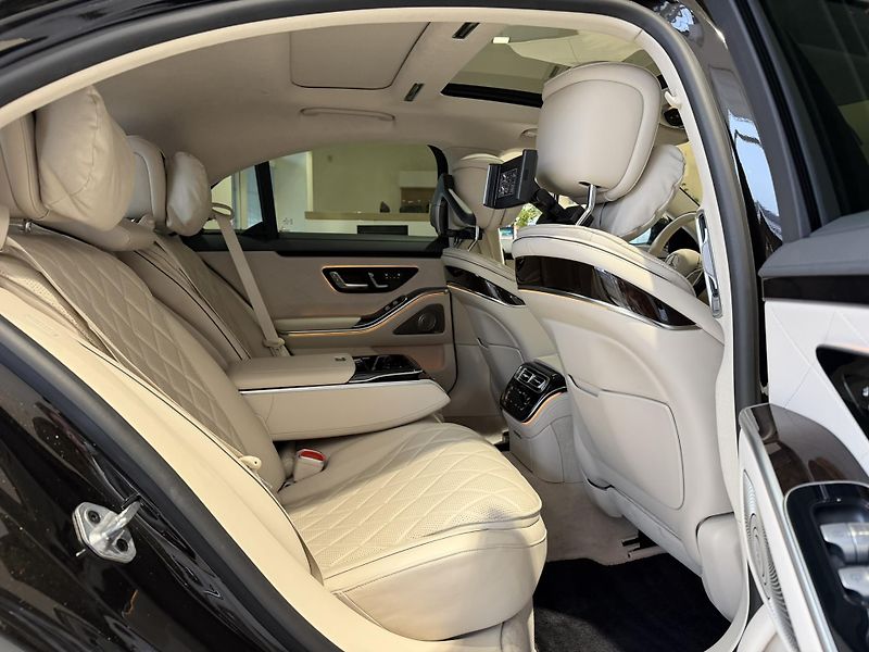 Mercedes-Benz Třídy S (2022) S 580 4M L/PANO/BURM/SOFT/DIGI - fotka 15 z 22