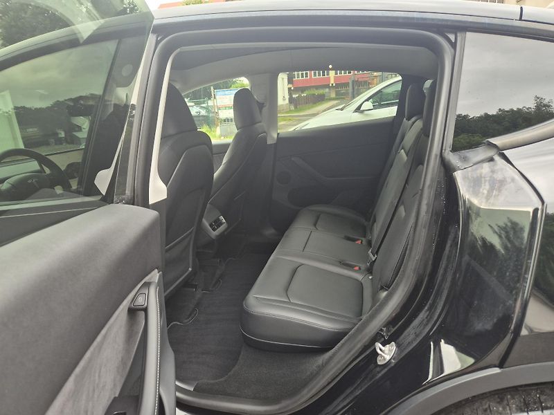 Tesla Model Y LONG RANGE DUAL MOTOR TZ 89 % - fotka 12 z 48
