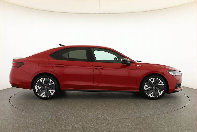 Škoda Superb (2025) 2.0 TDI, Sportline, Navi - fotka 6 z 19