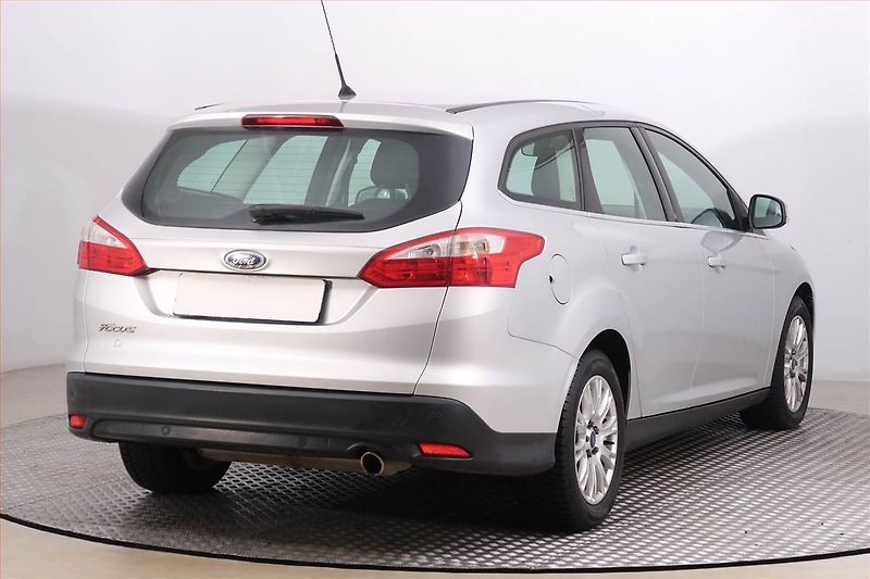 Ford Focus (2013) 2.0 TDCi, Navi, Tempomat - fotka 5 z 19