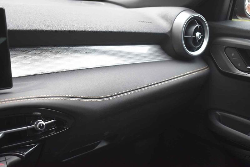 Alfa Romeo Tonale umí zaujmout. Jak vzhledem, tak jízdními vlastnostmi