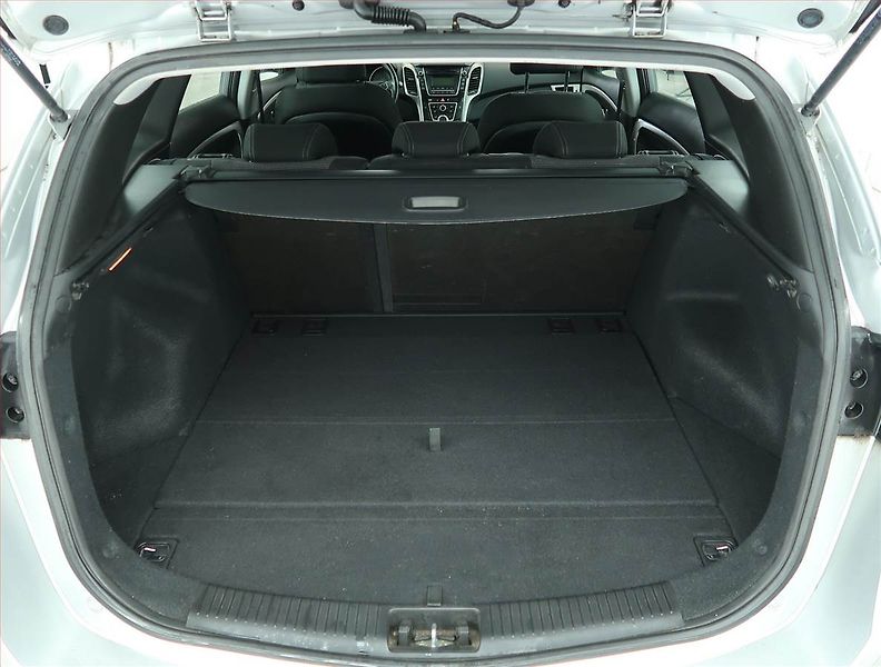 Hyundai i30 (2013) 1.6 MPI, Tempomat - fotka 13 z 15