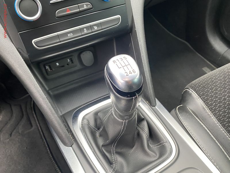Renault Mégane (2017) 1.2 TCe, Intense, LED, navi - fotka 15 z 19