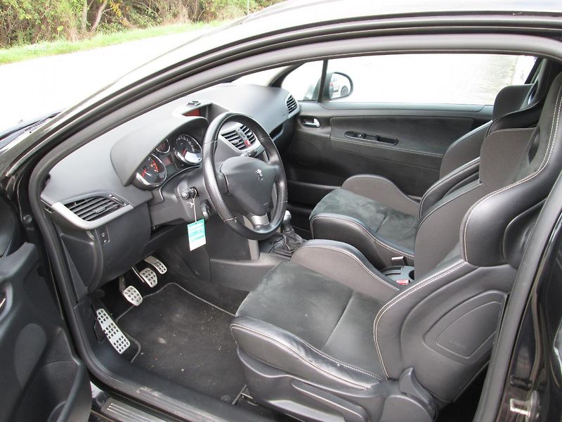 Peugeot 207 (2008) 1,6 GTI - fotka 14 z 17