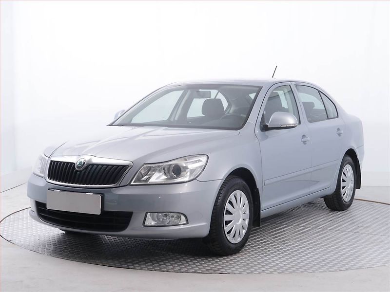 Škoda Octavia (2011) Ambiente 1.2 TSI, Serv.kniha - fotka 2 z 17